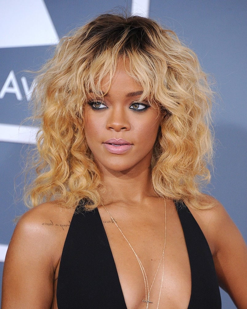 Collarbone Blowout With Defined Layers — Classy Curly Haircuts