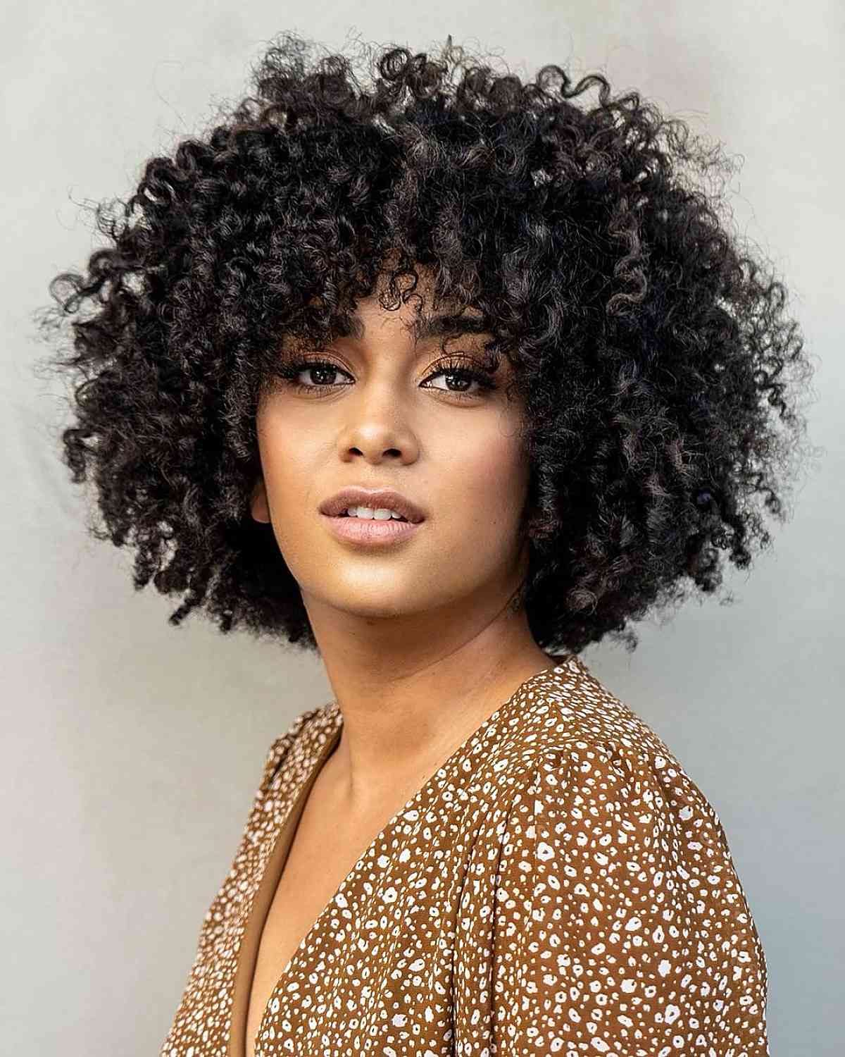 Collarbone Loose Voluminous Curls — Classy Curly Hairstyles for Black Women