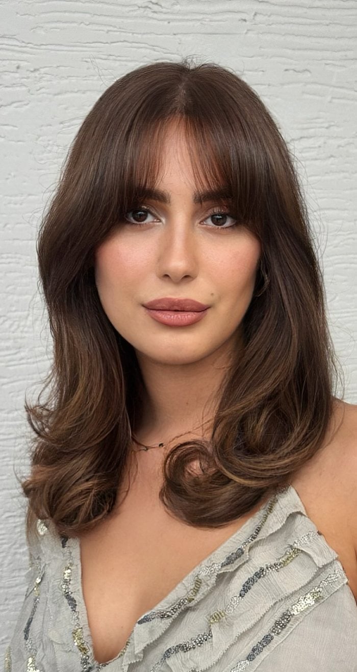 Glossy Dark Brown Collarbone Cut With Caramel Highlights Glossy Dark Brown Collarbone Cut With Caramel Highlights — Classy Curtain Bangs