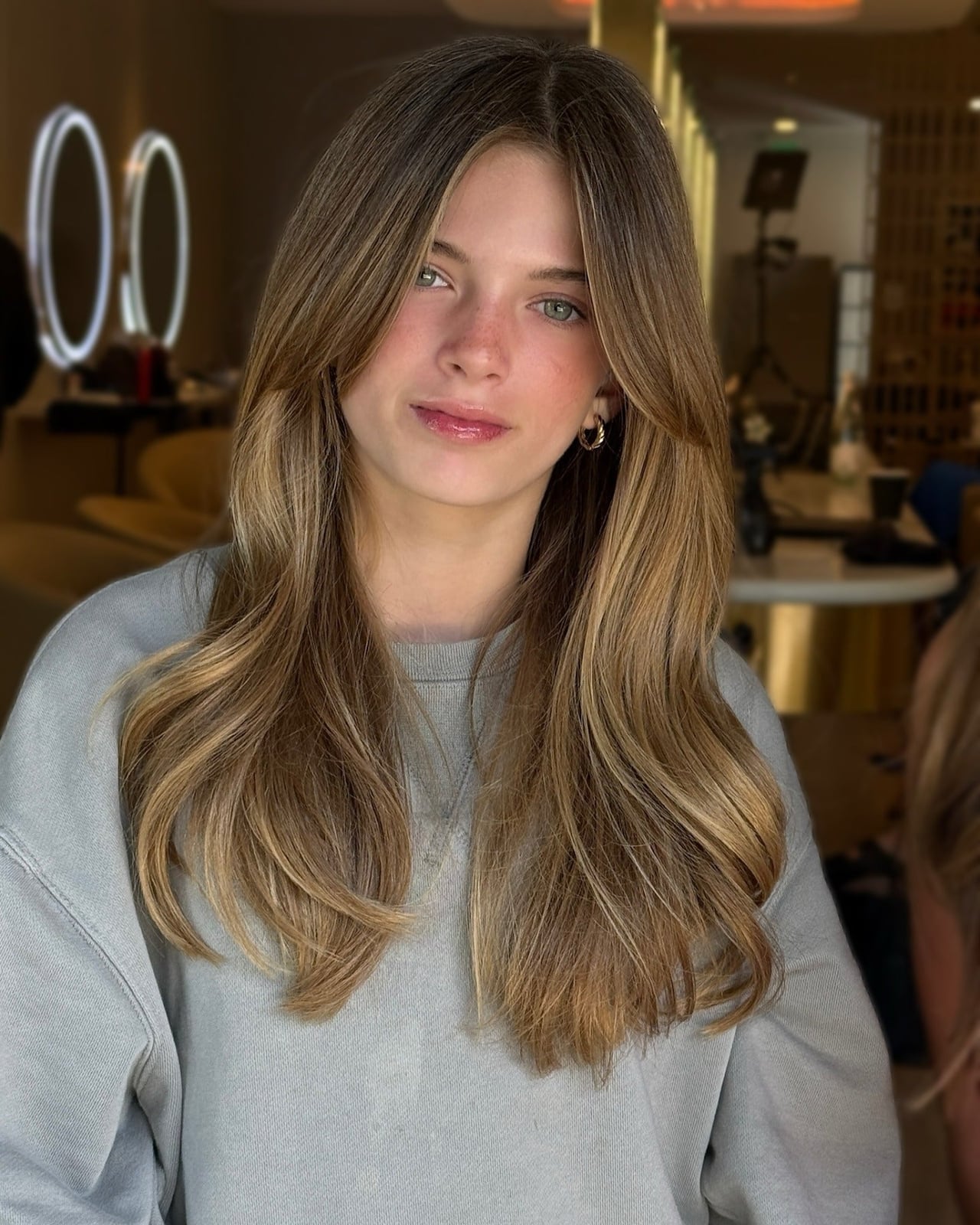 Wavy Light Brown Mid-Back With Side-Swept Curtain Bangs Wavy Light Brown Mid-Back With Side-Swept Curtain Bangs — Classy Curtain Bangs