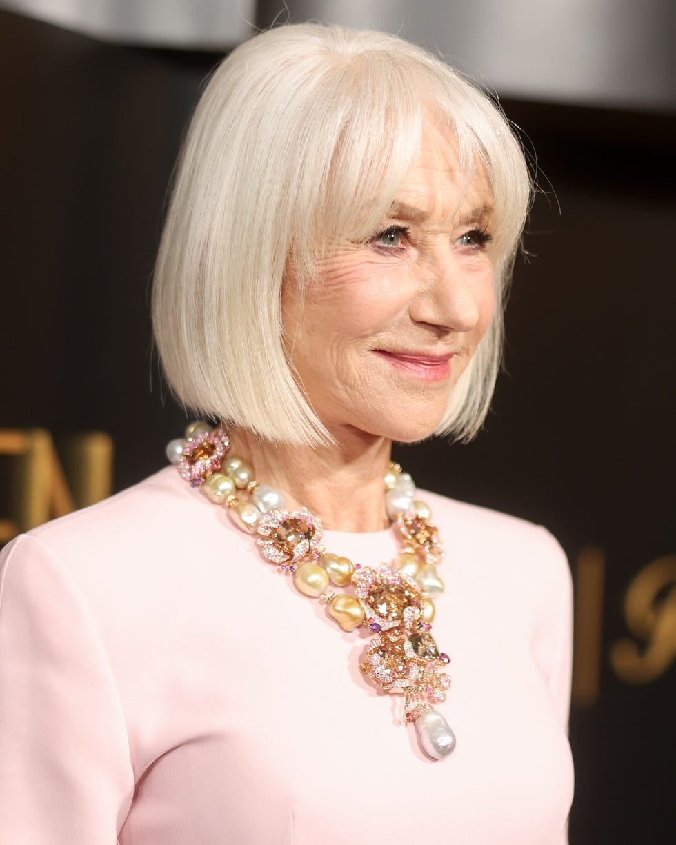 White Blonde Chin Bob With Side-Swept Curtain Bangs White Blonde Chin Bob With Side-Swept Curtain Bangs — Classy Curtain Bangs