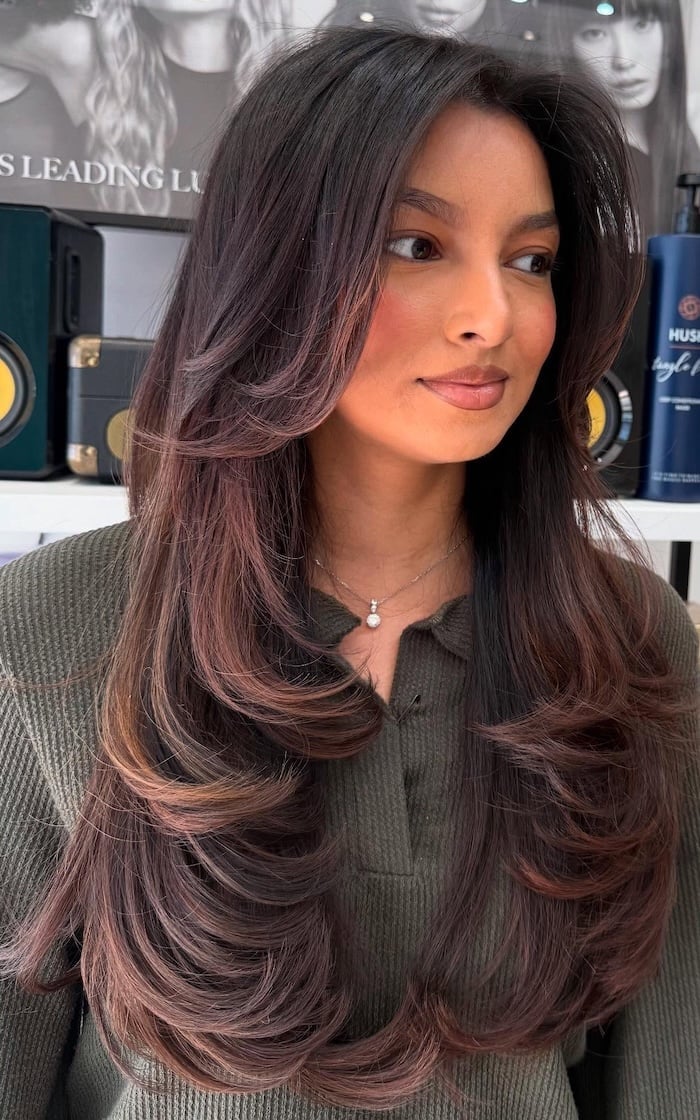 Wavy Brunette With Balayage And Curtain Bangs Wavy Brunette With Balayage And Curtain Bangs — Classy Curtain Bangs Long