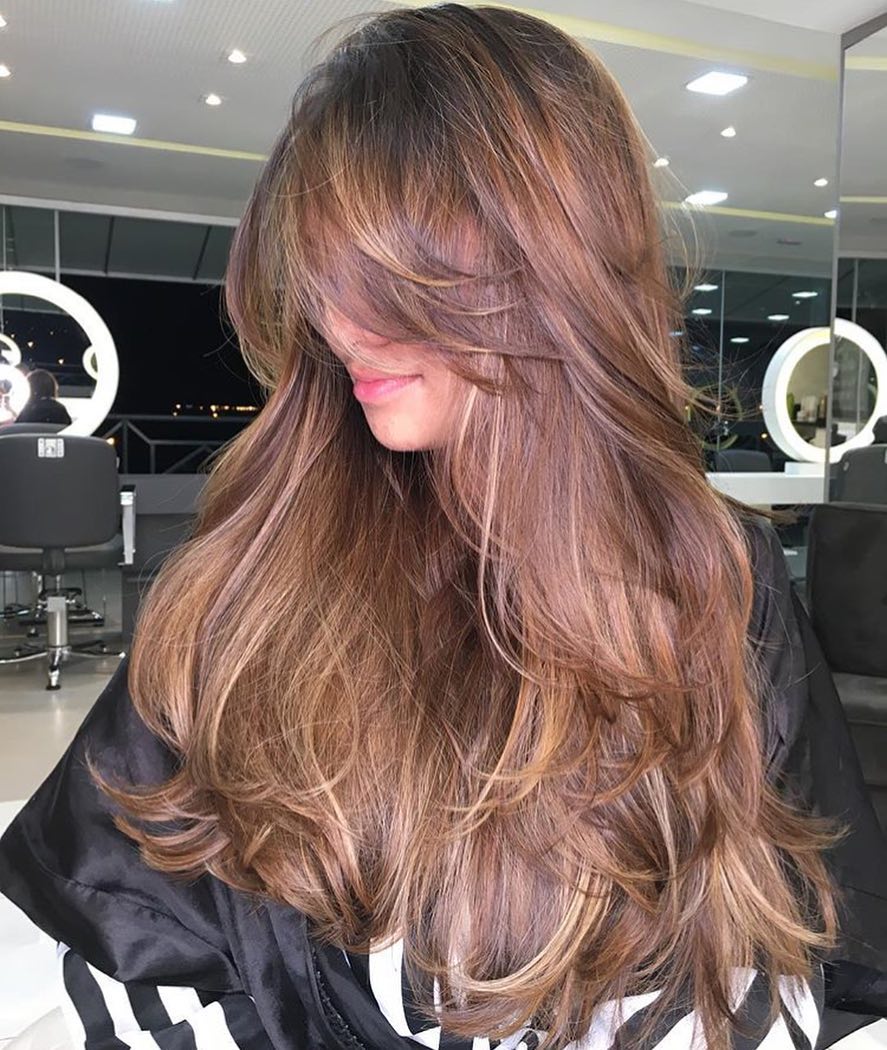 Brunette With Blonde Highlights And Side Part Brunette With Blonde Highlights And Side Part — Classy Curtain Bangs Long