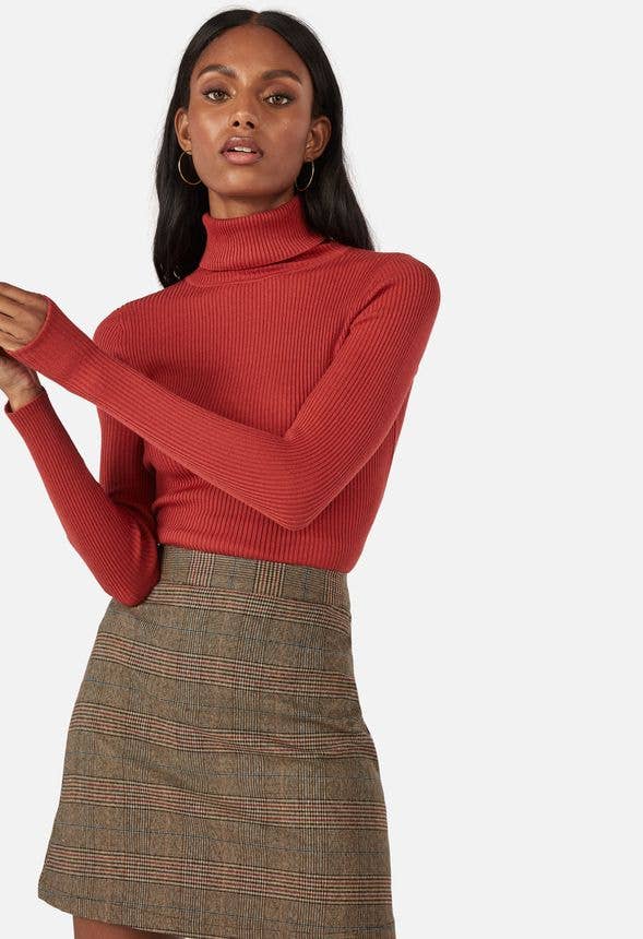 Burnt Orange Turtleneck with Plaid A-line Skirt Burnt Orange Turtleneck with Plaid A-line Skirt — Classy Dark Academia Outfits