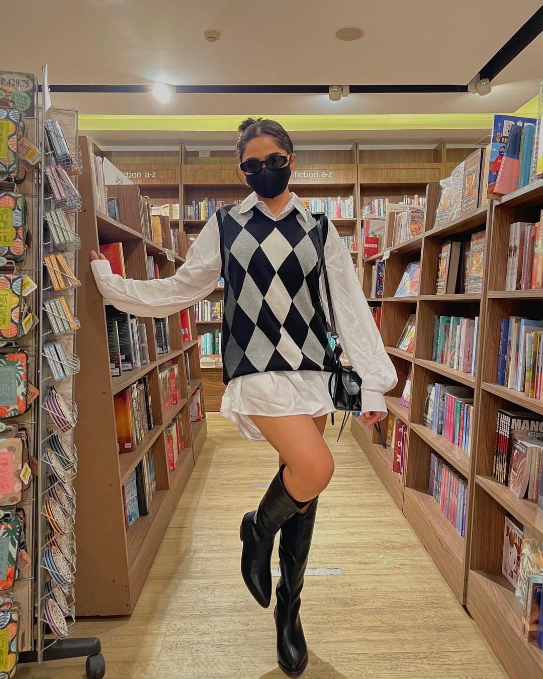Argyle Vest Over Collared Shirt with Mini Skirt and Black Sunglasses Argyle Vest Over Collared Shirt with Mini Skirt and Black Sunglasses — Classy Dark Academia Outfits