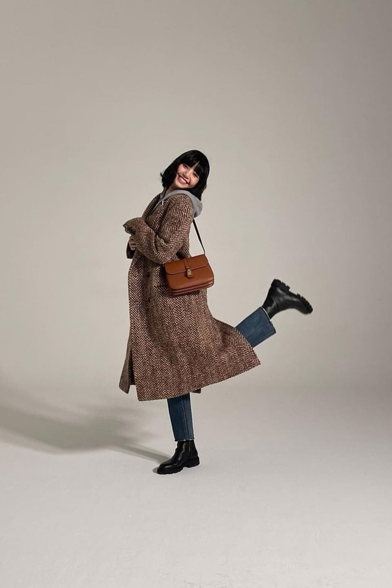 Herringbone Coat Over Hoodie with Blue Jeans Herringbone Coat Over Hoodie with Blue Jeans — Classy Dark Academia Outfits