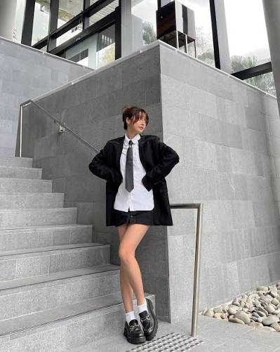 Oversized Blazer with Collared Shirt, Tie, and Mini Skirt Oversized Blazer with Collared Shirt, Tie, and Mini Skirt — Classy Dark Academia Outfits