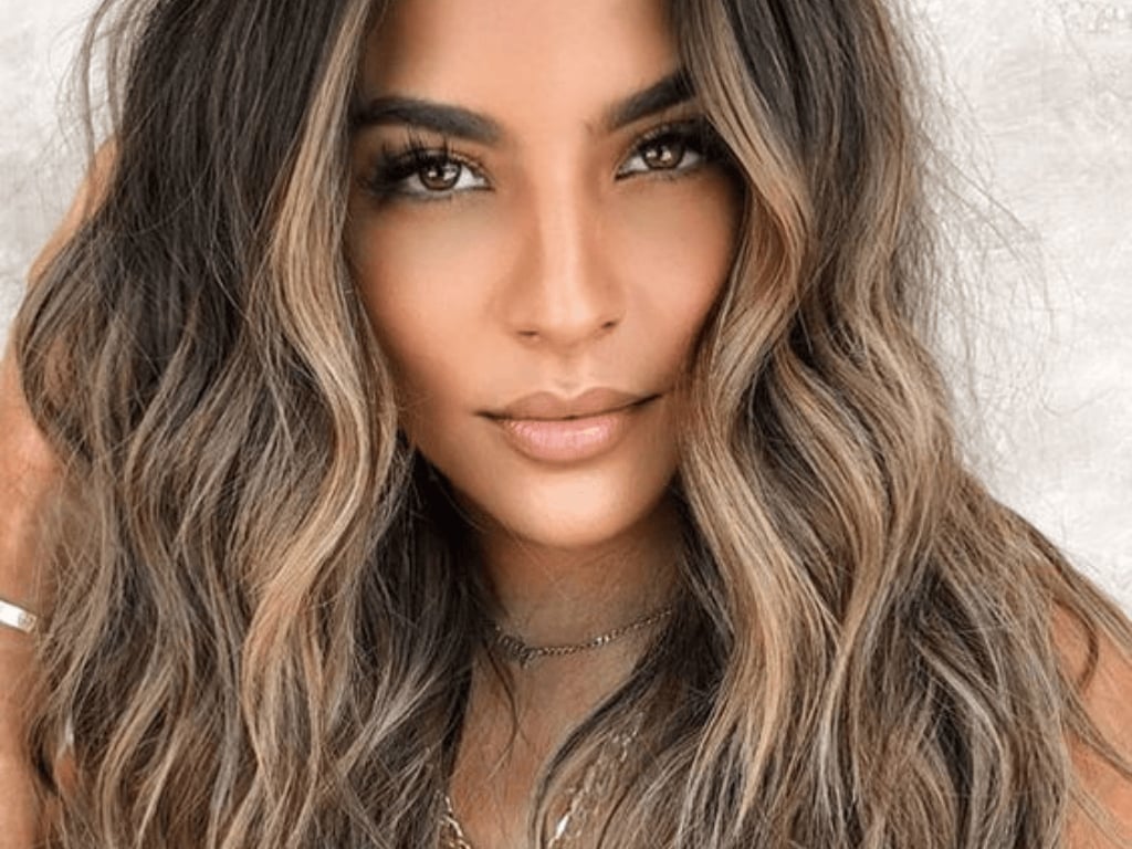 Collarbone Dark Brown With Caramel Balayage Collarbone Dark Brown With Caramel Balayage — Classy Dark Brown Balayage