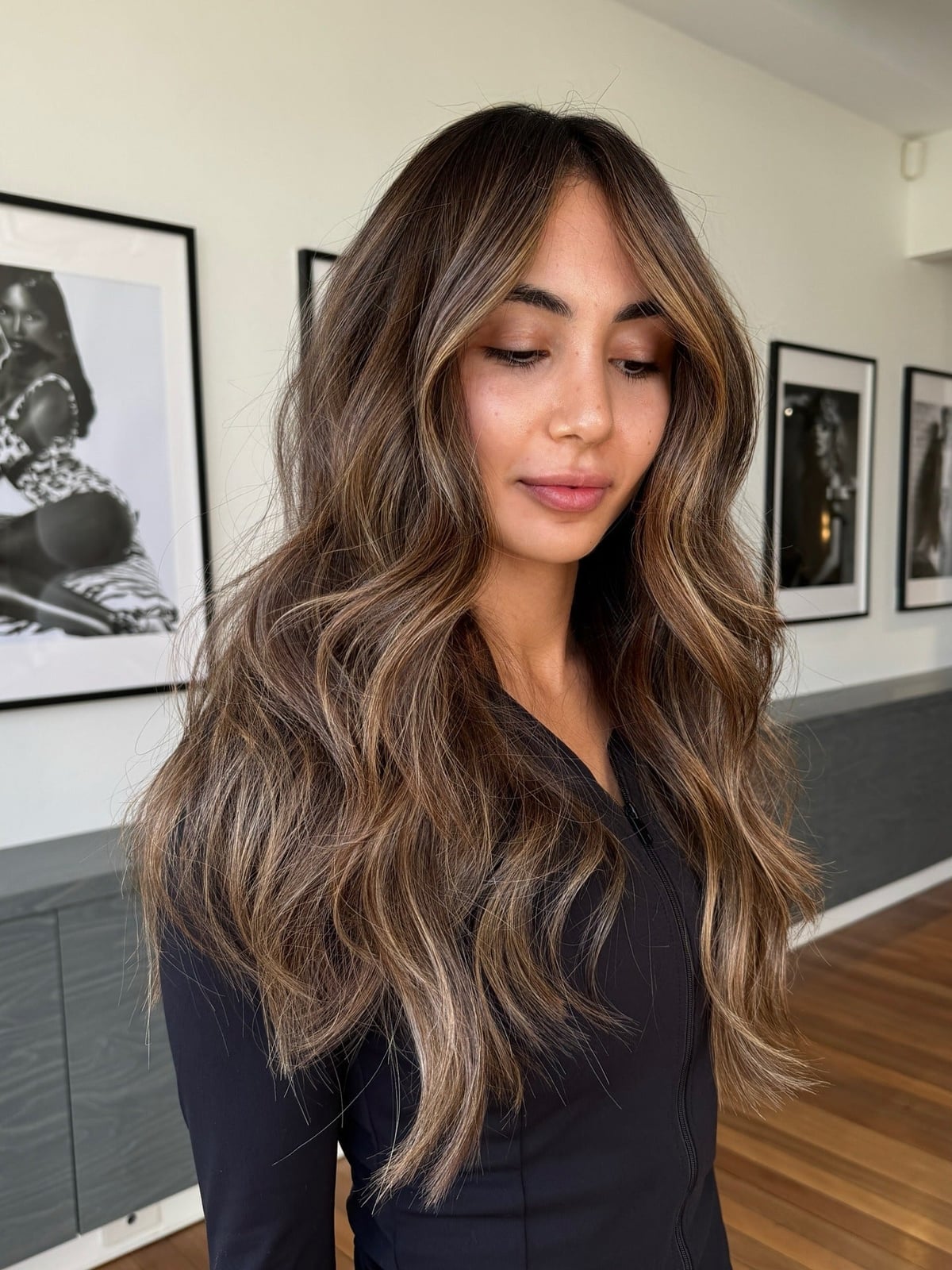 Mid-Back Dark Brown With Caramel Balayage Curtain Bangs, Wavy Mid-Back Dark Brown With Caramel Balayage Curtain Bangs, Wavy — Classy Dark Brown Balayage