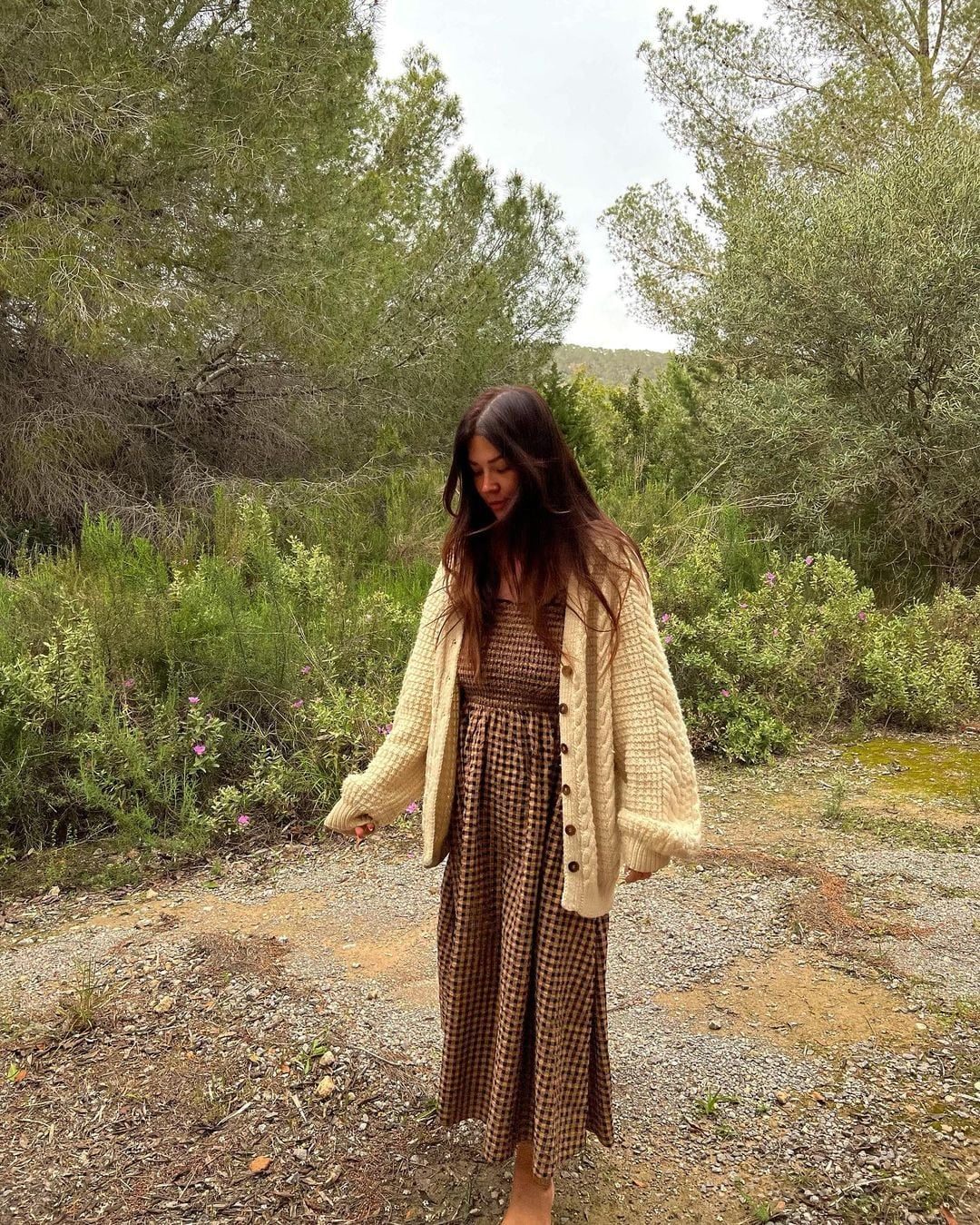 Brown Gingham Dress With Cream Cable Knit Cardigan Brown Gingham Dress With Cream Cable Knit Cardigan — Classy Dress with Cardigan