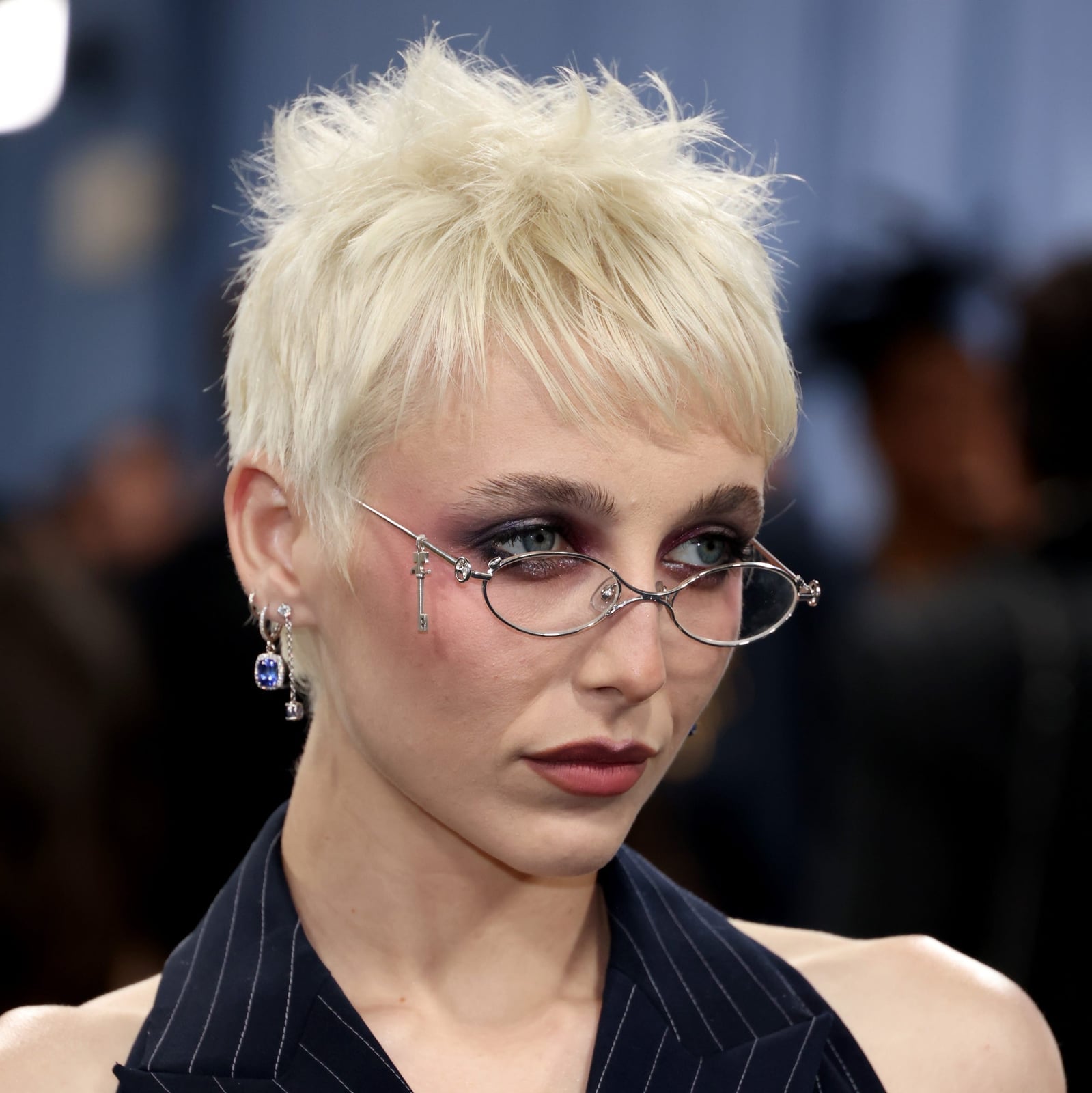 Platinum Blonde Pixie With Choppy Layers Platinum Blonde Pixie With Choppy Layers — Classy Edgy Pixie