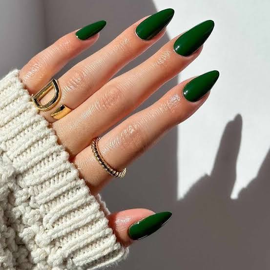 Deep Glossy Emerald Green Almond Nails Deep Glossy Emerald Green Almond Nails — Classy Emerald Green Nails