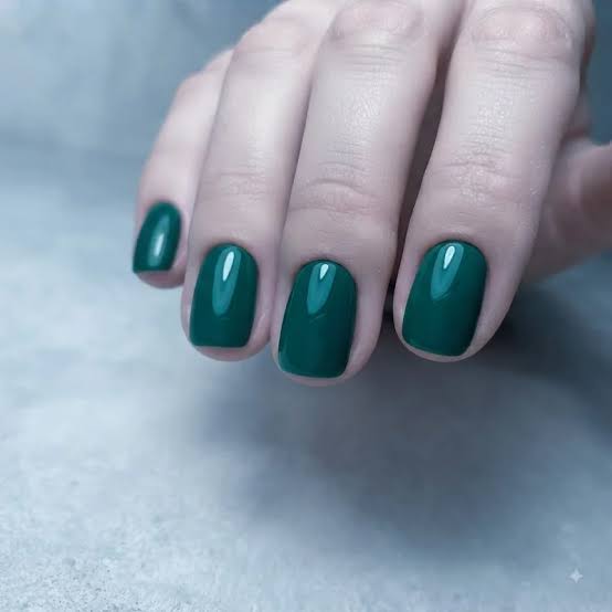 Short Square Glossy Emerald Green Nails Short Square Glossy Emerald Green Nails — Classy Emerald Green Nails