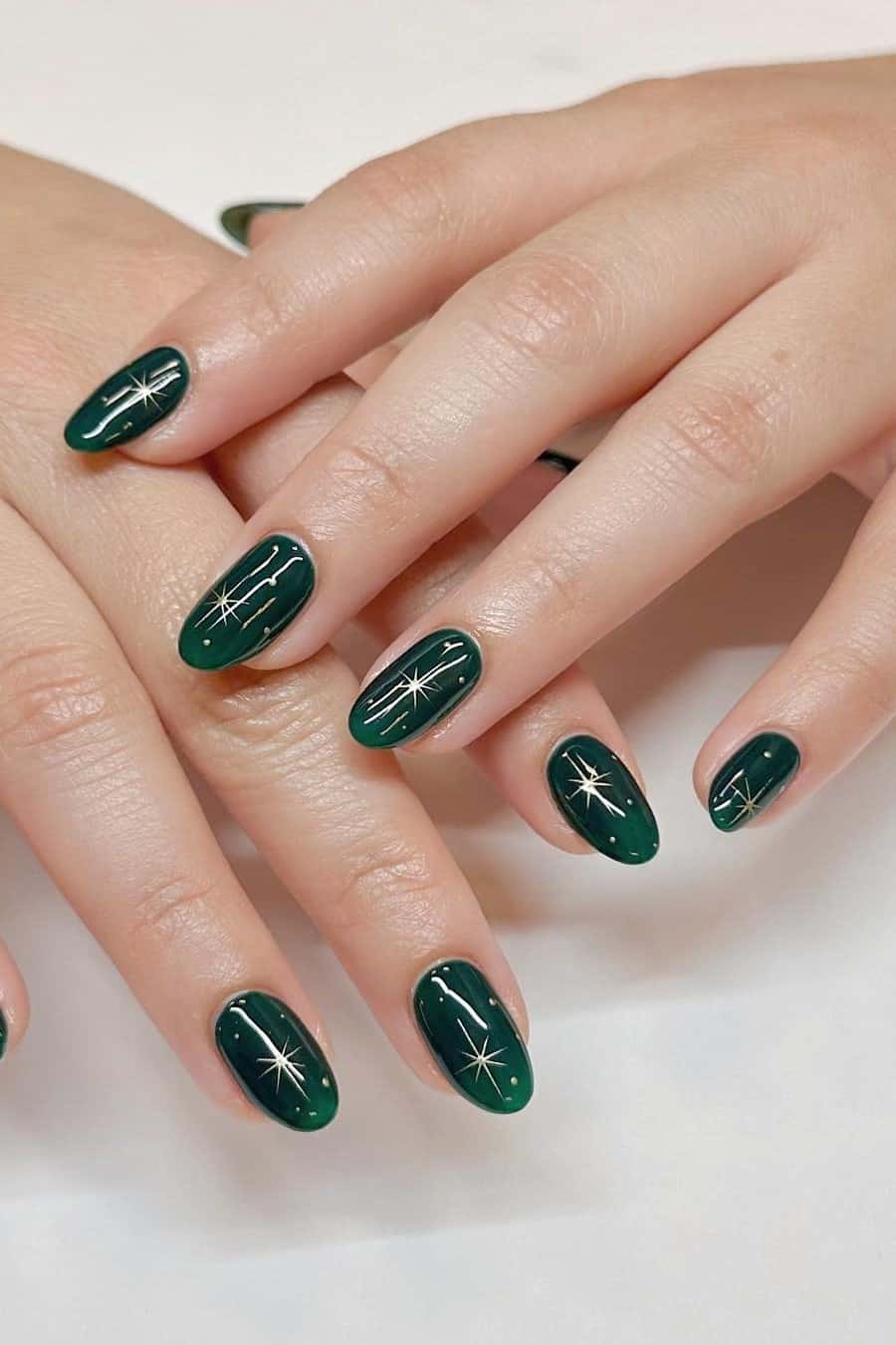 Emerald Green Almond Nails with Gold Starburst Art Emerald Green Almond Nails with Gold Starburst Art — Classy Emerald Green Nails