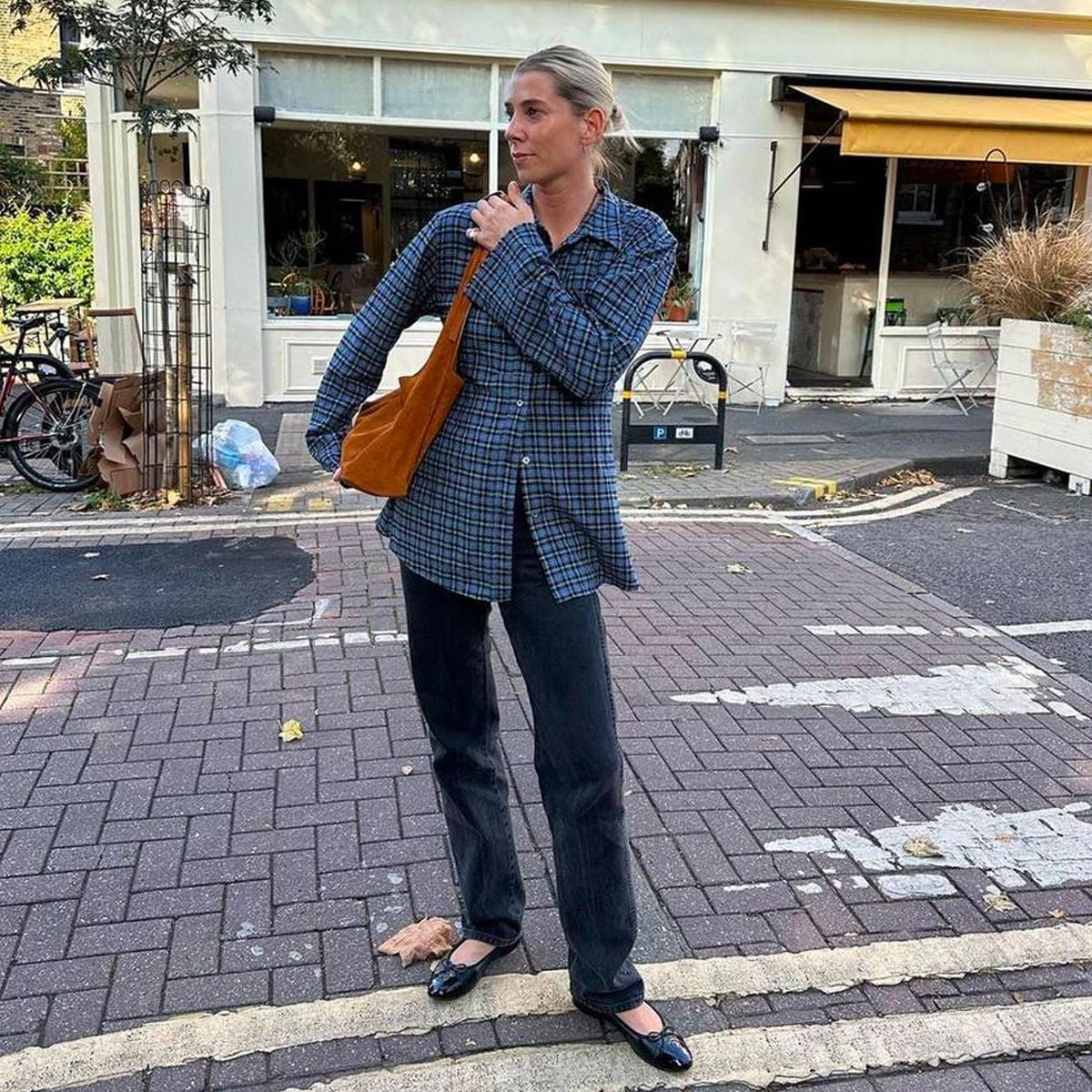 Oversized Blue Plaid Shirt with Dark Grey Wide Leg Trousers Oversized Blue Plaid Shirt with Dark Grey Wide Leg Trousers — Classy Errands Outfits