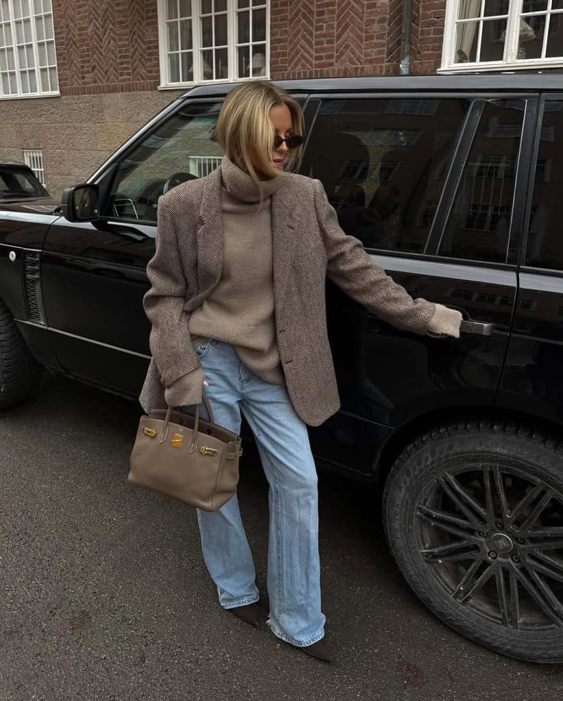 Oversized Tweed Blazer Over a Neutral Turtleneck and Wide Leg Jeans Oversized Tweed Blazer Over a Neutral Turtleneck and Wide Leg Jeans — Classy Errands Outfits