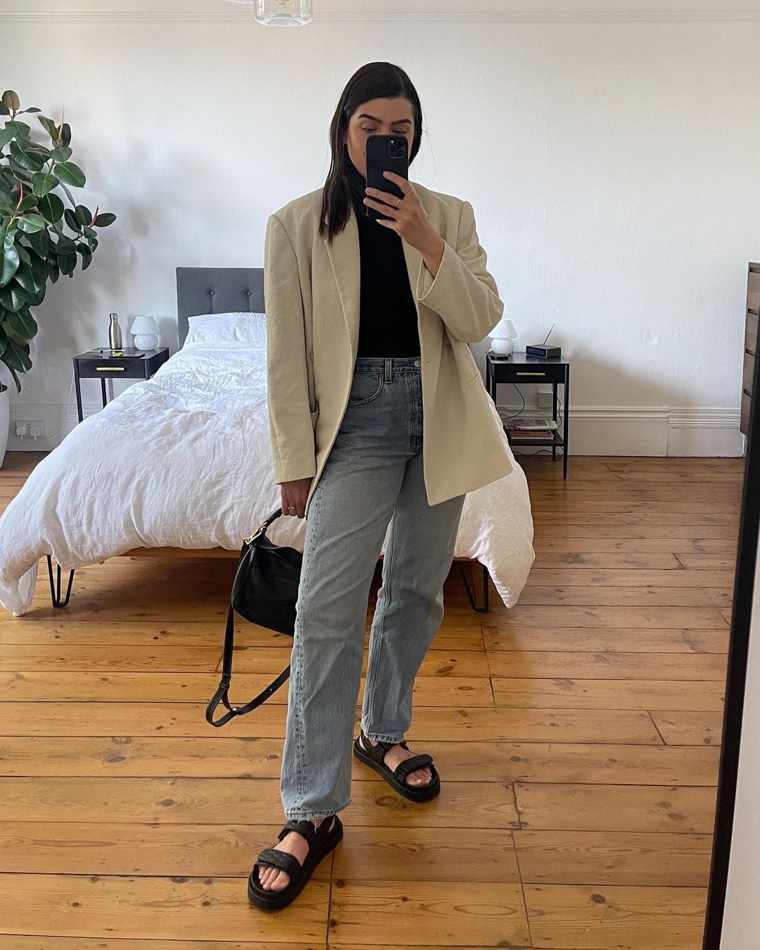 Beige Oversized Blazer with Black Turtleneck and Straight Leg Jeans Beige Oversized Blazer with Black Turtleneck and Straight Leg Jeans — Classy Errands Outfits