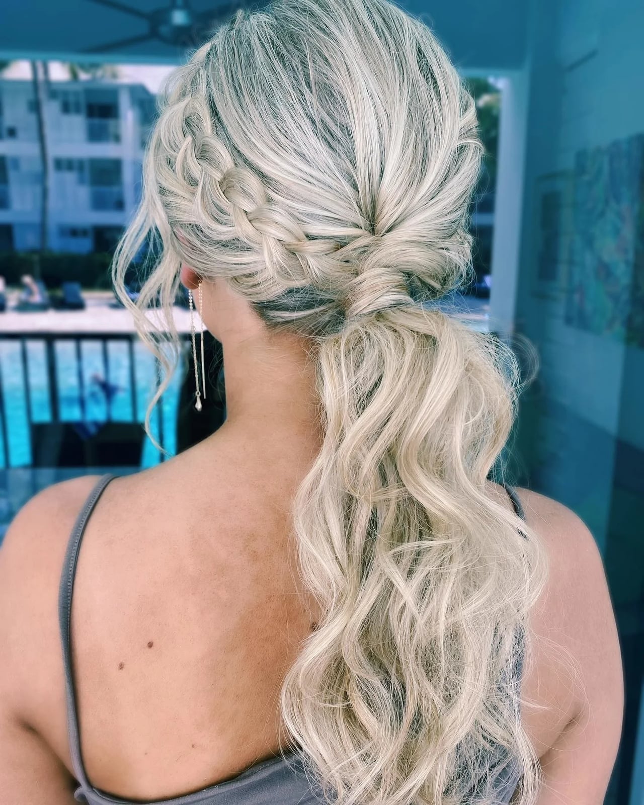Long Wavy Blonde Elegant Updo Long Wavy Blonde Elegant Updo — Classy Everyday Hairstyles