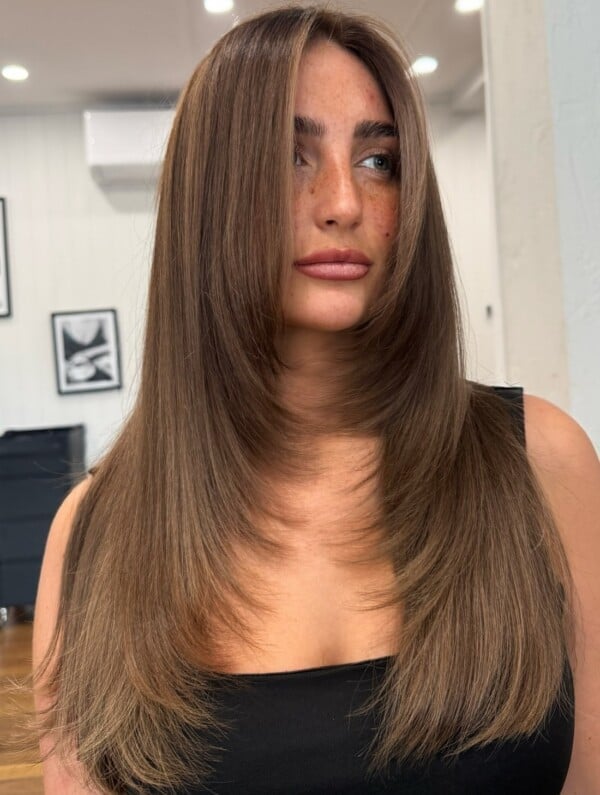 Mid-Back Dark Brown Balayage With Layers and Face-Framing Pieces Mid-Back Dark Brown Balayage With Layers and Face-Framing Pieces — Classy Face Framing Layers