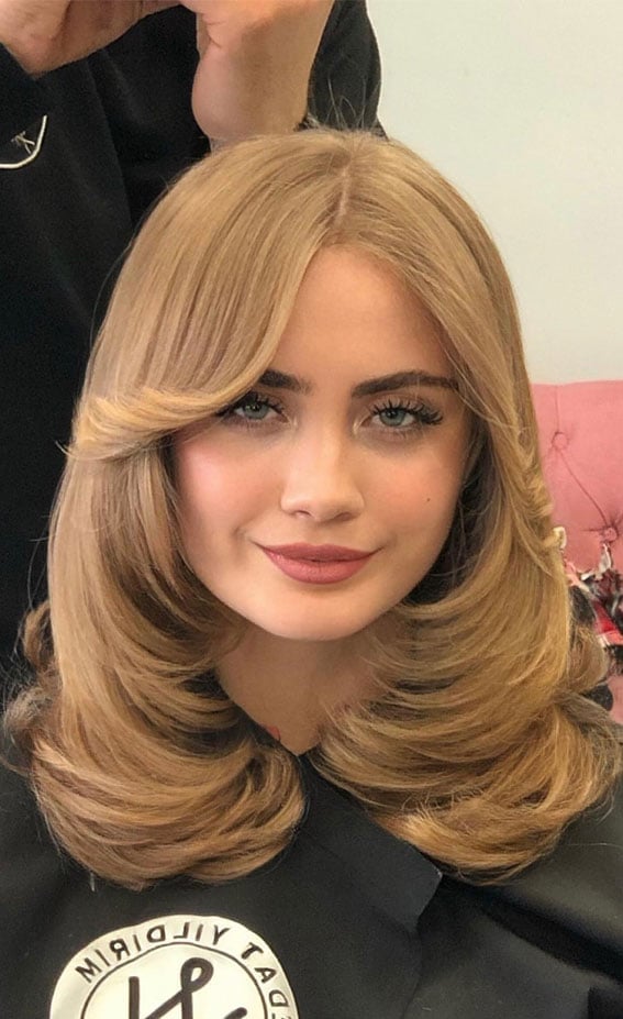 Collarbone Honey Blonde With Curtain Bangs, Wavy Collarbone Honey Blonde With Curtain Bangs, Wavy — Classy Face Framing Layers