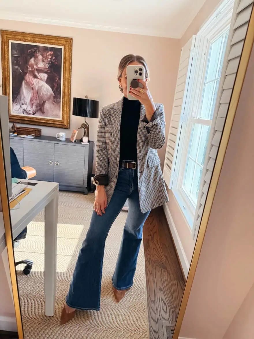 Grey Plaid Blazer With Black Turtleneck Grey Plaid Blazer With Black Turtleneck — Classy Flare Jeans Outfits