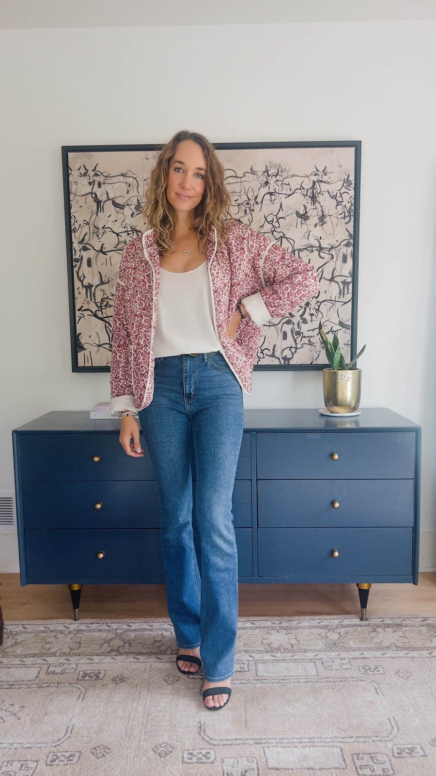 Patterned Jacket With White Tank Top, Close-Up Take Patterned Jacket With White Tank Top, Close-Up Take — Classy Flare Jeans Outfits