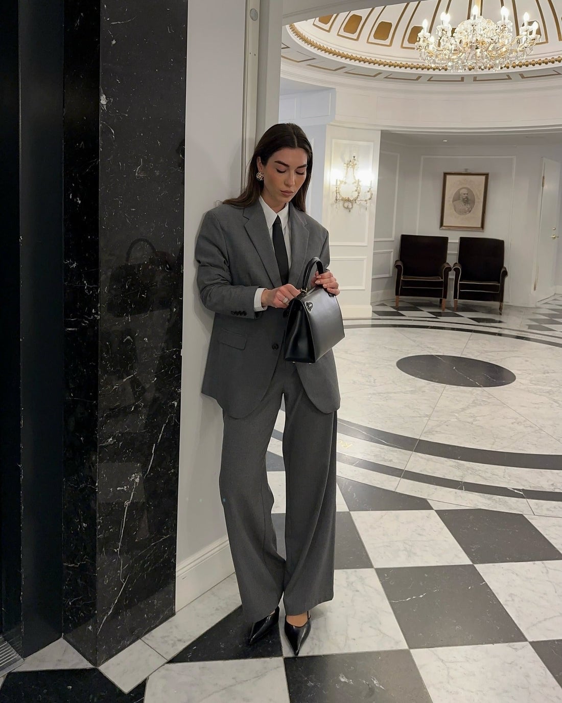 Grey Oversized Blazer With White Shirt And Tie Grey Oversized Blazer With White Shirt And Tie — Classy Formal Outfits