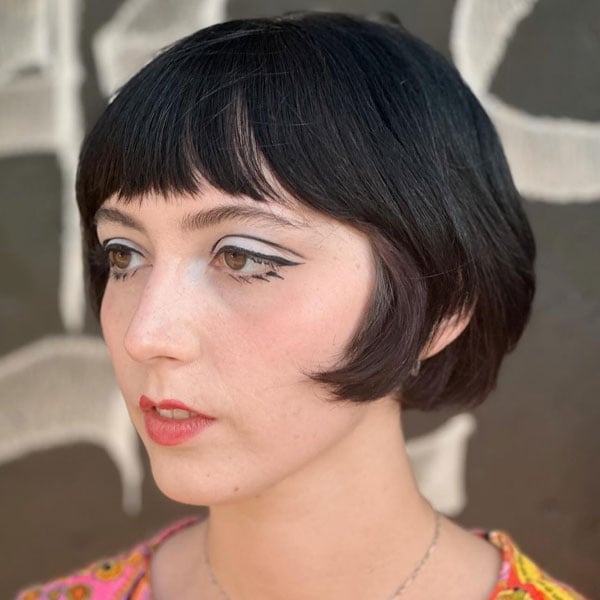 Side View Chin Bob With Blunt Bangs Side View Chin Bob With Blunt Bangs — Classy French Bob with Bangs