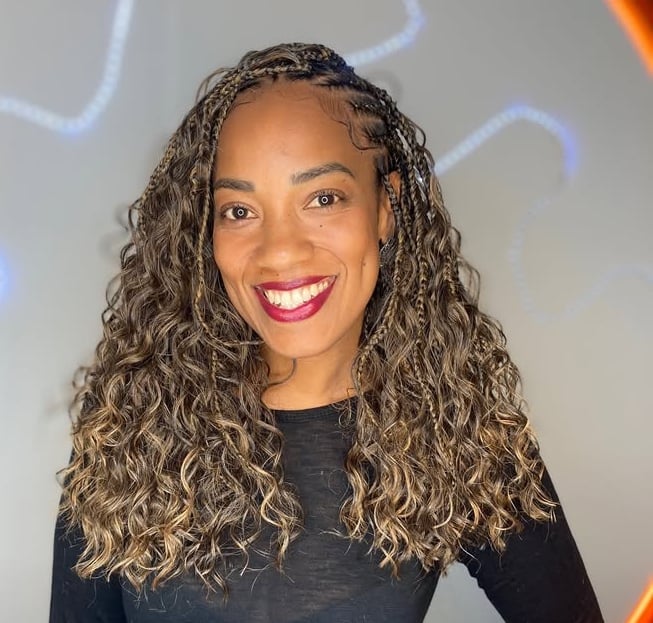 Brown Fulani Braids With Blonde Highlights and Curly Ends Brown Fulani Braids With Blonde Highlights and Curly Ends — Classy Fulani Braids with Curls