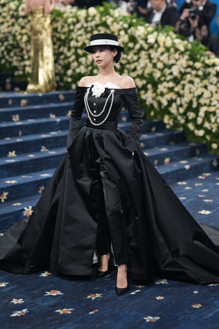Black And White Ensemble With Skirt Overlay And Trousers — Classy Gala Outfits