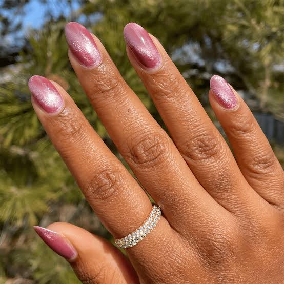 Metallic Rose Gold Medium Oval Nails Metallic Rose Gold Medium Oval Nails — Classy Glass Nails