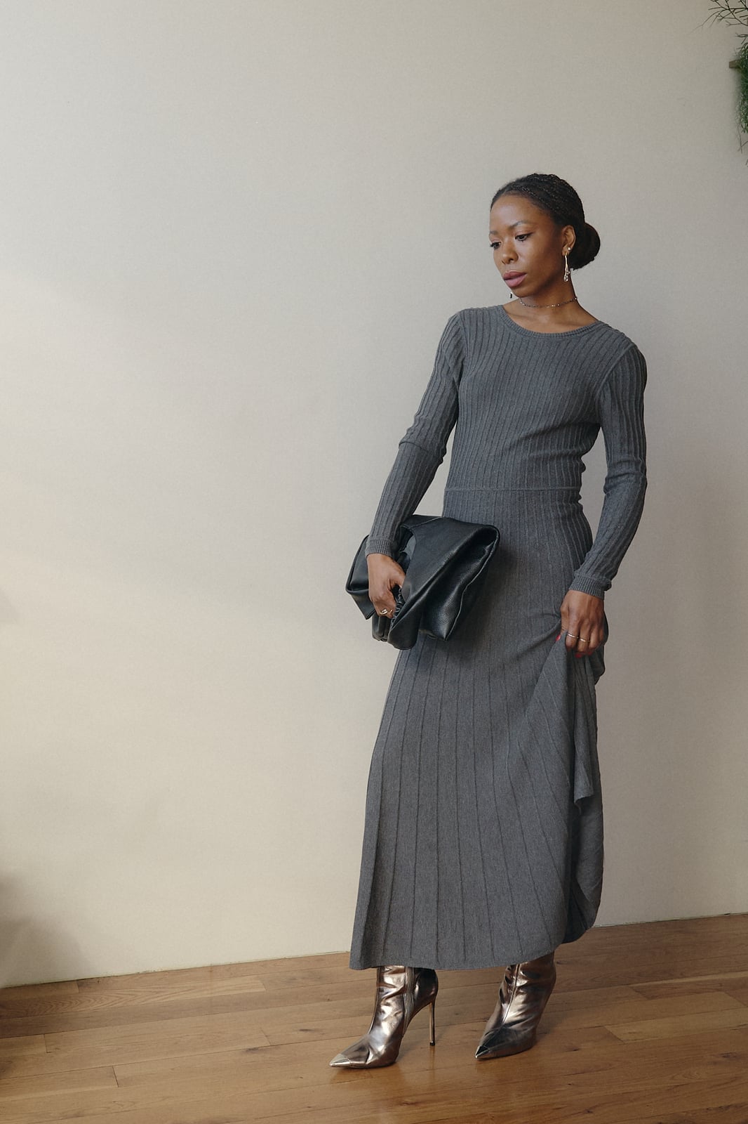 Fitted Grey Ribbed Knit Dress with Metallic Heels Fitted Grey Ribbed Knit Dress with Metallic Heels — Classy Gray Dress