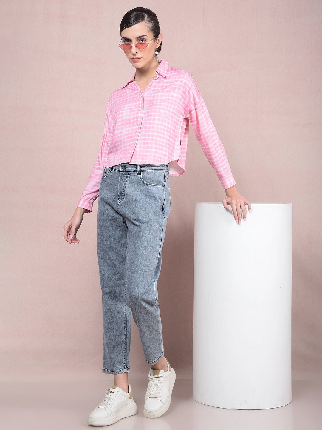 Pink Checkered Shirt With Grey Mom Jeans — Classy Gray Jeans Outfits