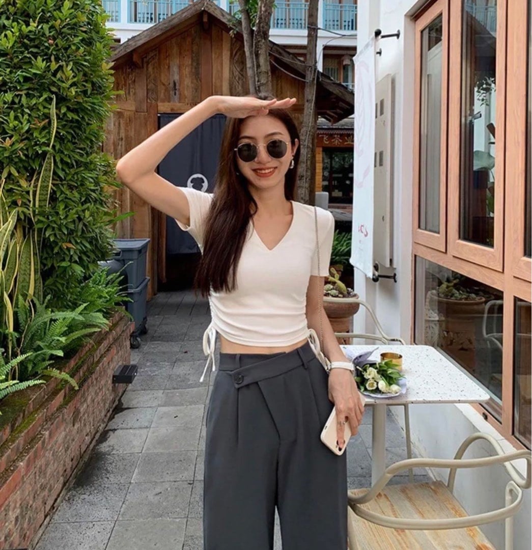 High Waisted Grey Wide Leg Trousers with Short Sleeve Top High Waisted Grey Wide Leg Trousers with Short Sleeve Top — Classy Gray Pants Outfits