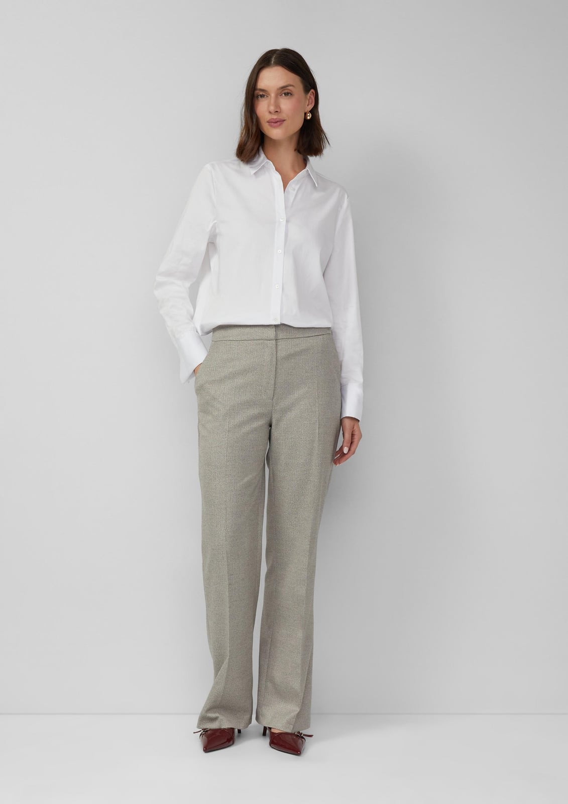 Light Grey Textured Wide Leg Trousers with White Shirt Light Grey Textured Wide Leg Trousers with White Shirt — Classy Gray Pants Outfits