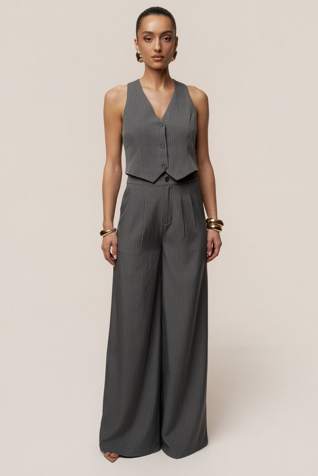 Grey Pinstripe Vest and Wide Leg Trousers Grey Pinstripe Vest and Wide Leg Trousers — Classy Gray Pants Outfits