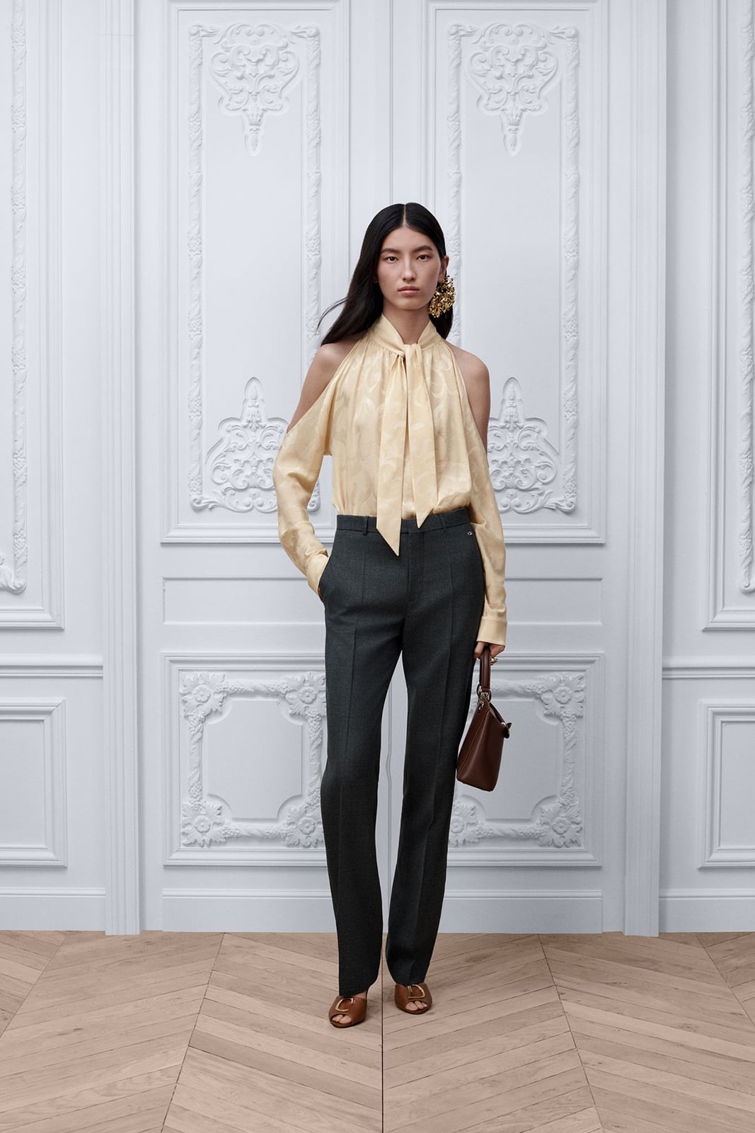Dark Grey Tailored Trousers with Cold Shoulder Blouse Dark Grey Tailored Trousers with Cold Shoulder Blouse — Classy Gray Pants Outfits