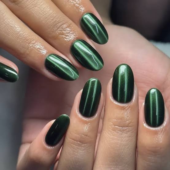 Medium Oval Emerald Green Cat Eye — Classy Green Cat Eye Nails
