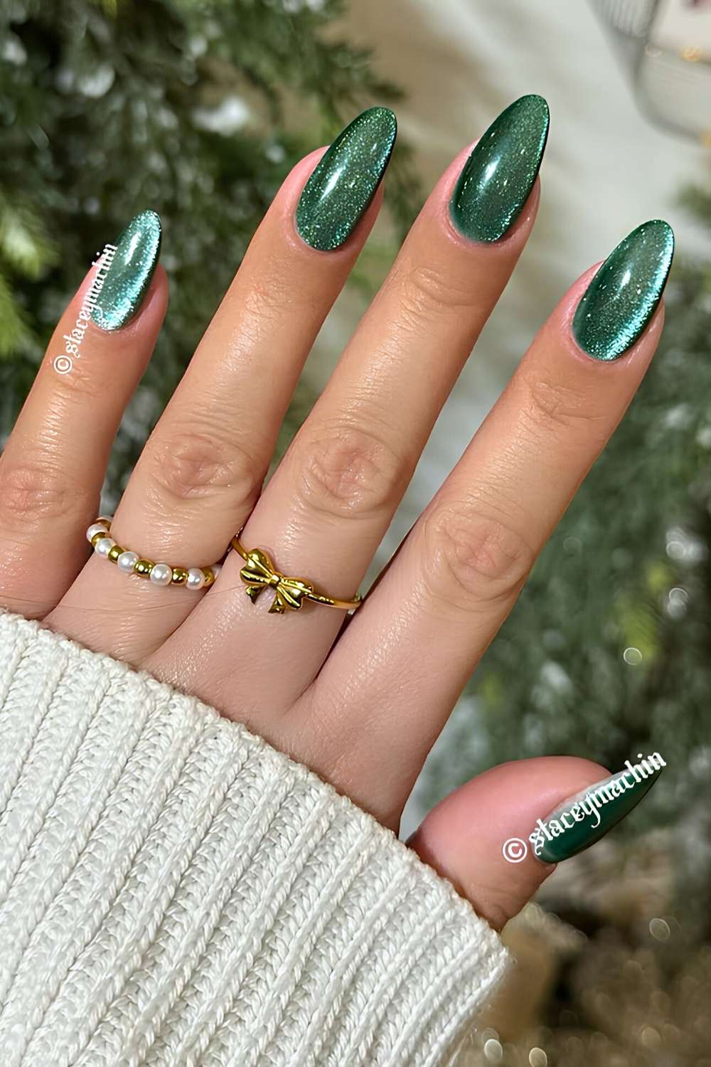 Medium Almond Dark Green Shifting Cat Eye, миндаль — Classy Green Cat Eye Nails