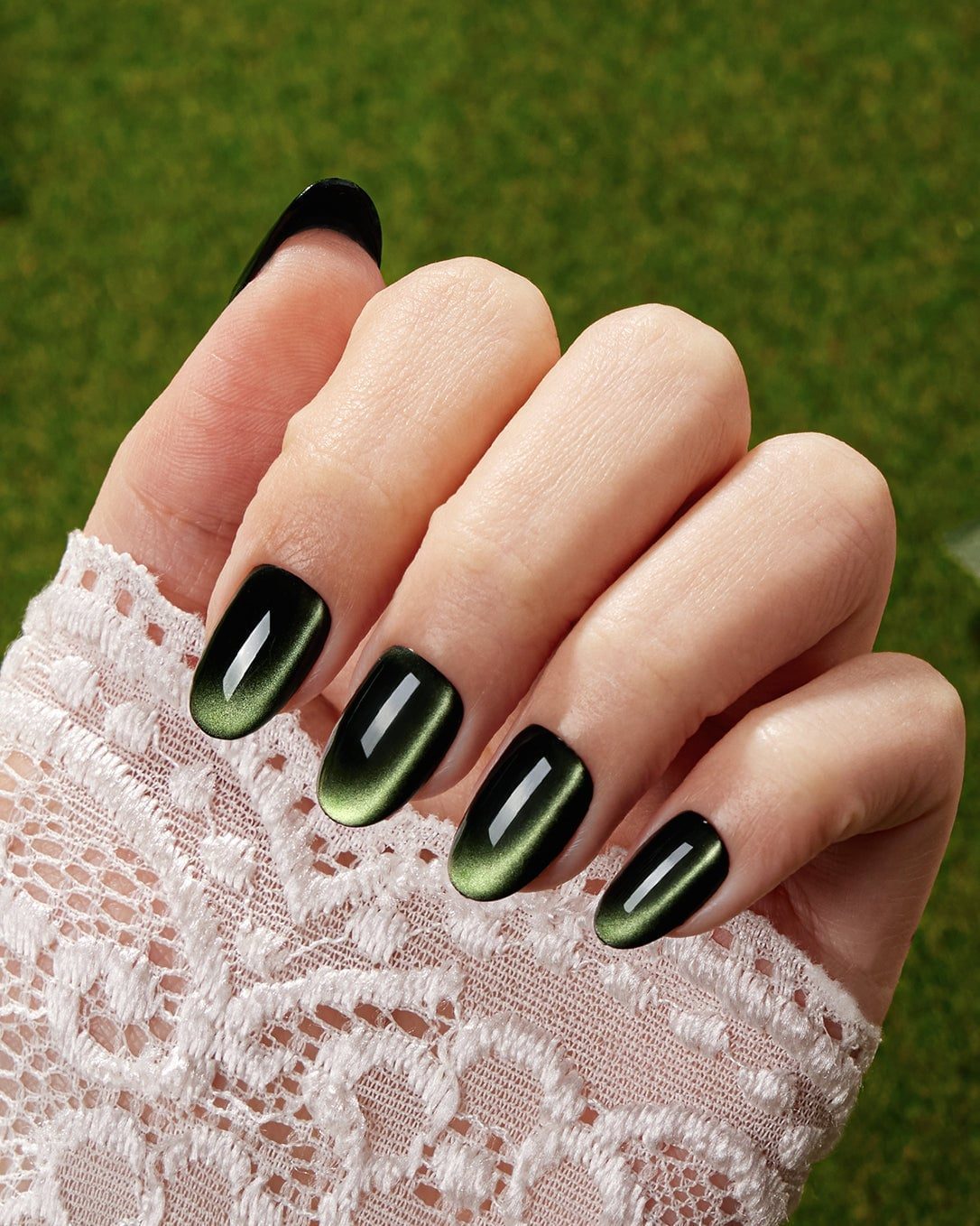 Deep Velvet Green Cat Eye Oval Nails — Classy Green Cat Eye Nails
