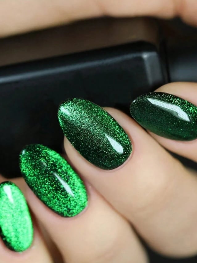 Emerald Green Cat Eye Short Oval Nails — Classy Green Cat Eye Nails