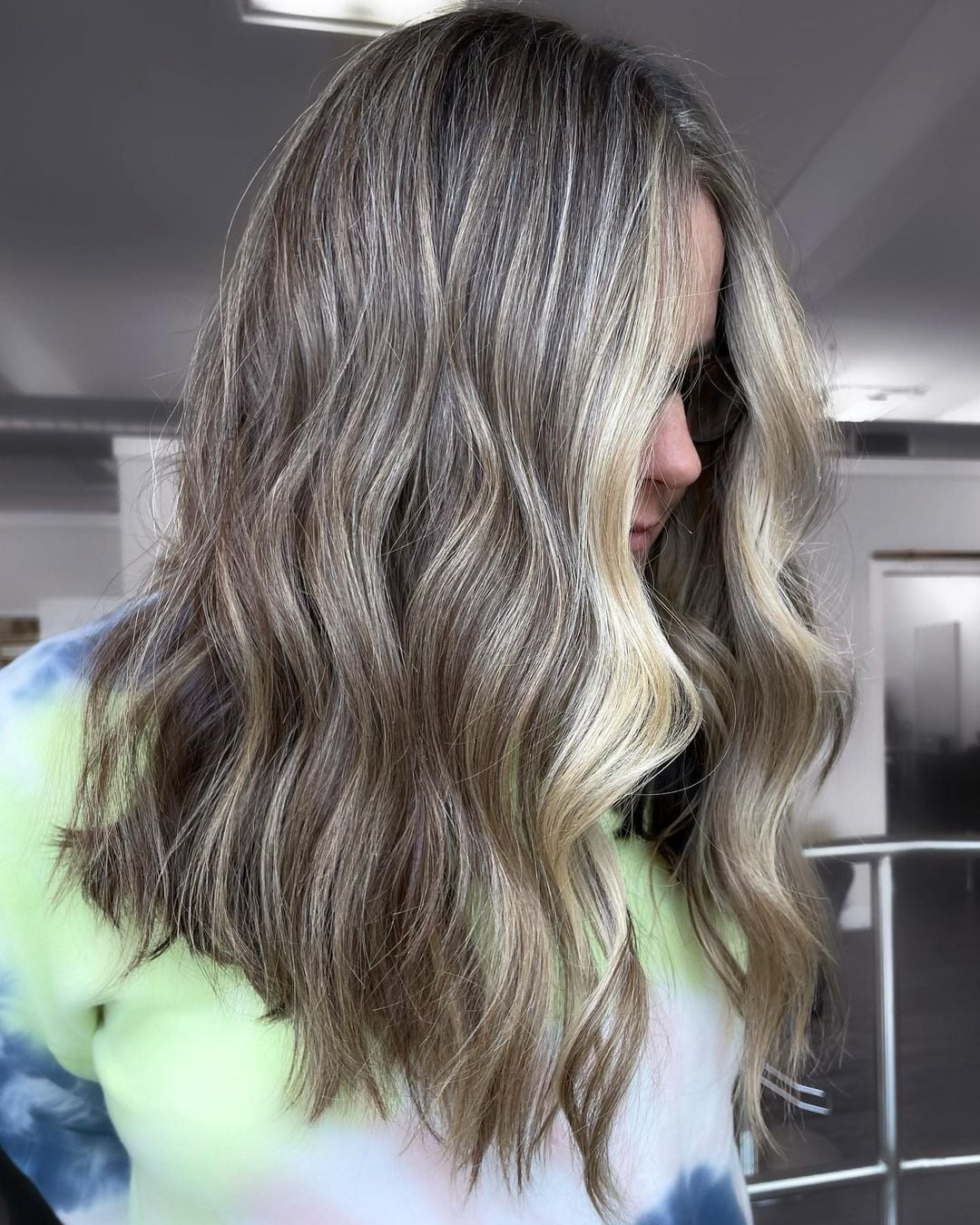 Mid-Back Dark Base With Blonde Highlights and Curtain Bangs, Wavy Mid-Back Dark Base With Blonde Highlights and Curtain Bangs, Wavy — Classy Grey Blending Highlights
