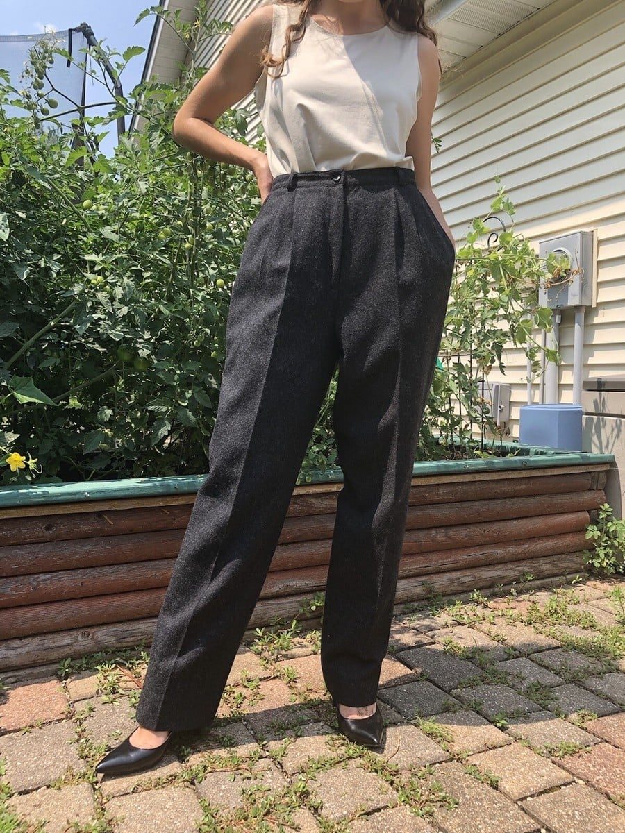 Charcoal Grey Pleated Trousers with Sleeveless Top — Classy Grey Pants Outfits