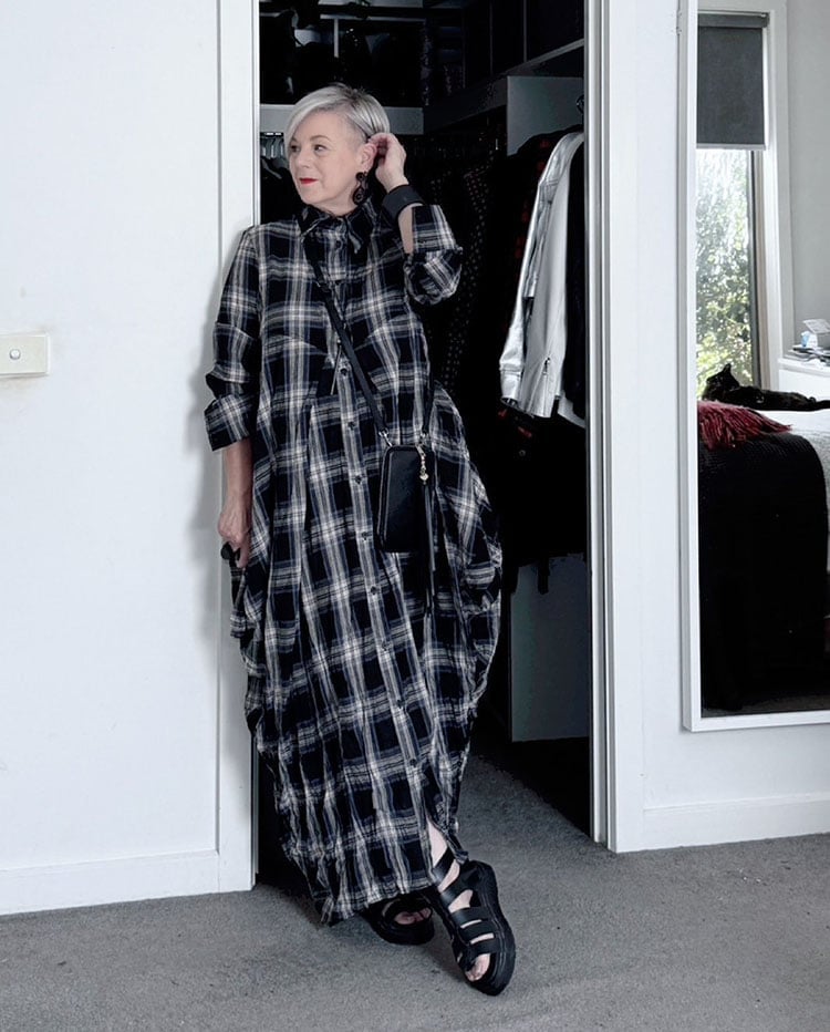 Oversized Plaid Maxi Dress with Chunky Sandals Oversized Plaid Maxi Dress with Chunky Sandals — Classy Grunge Style