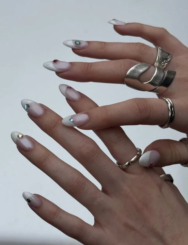 White Base Rhinestone Heart Almond Nails White Base Rhinestone Heart Almond Nails — Classy Hailey Bieber Nails