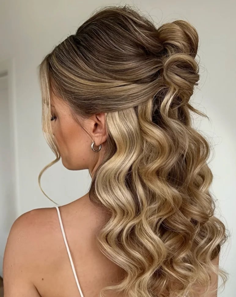 Honey Blonde Twisted Knot Half Up With Side Part — Classy Hair Down Hairstyles