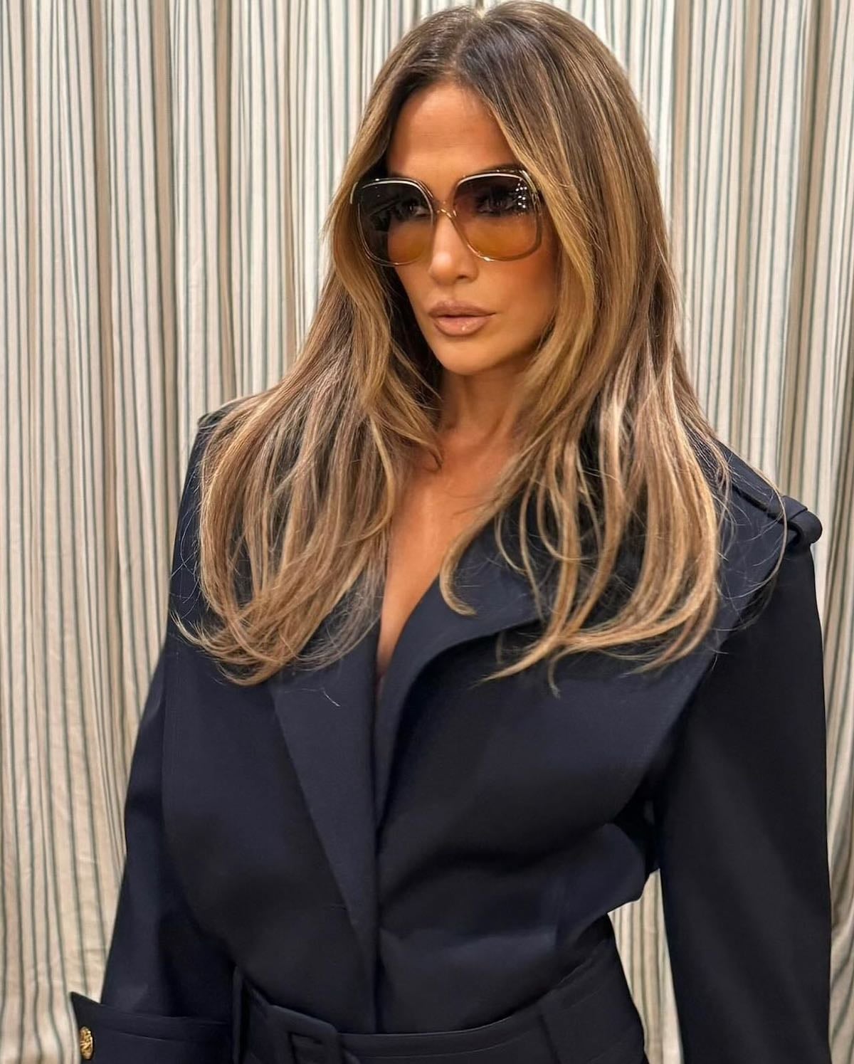 Mid-Back Layers With Warm Balayage — Classy Hair Trends for Women