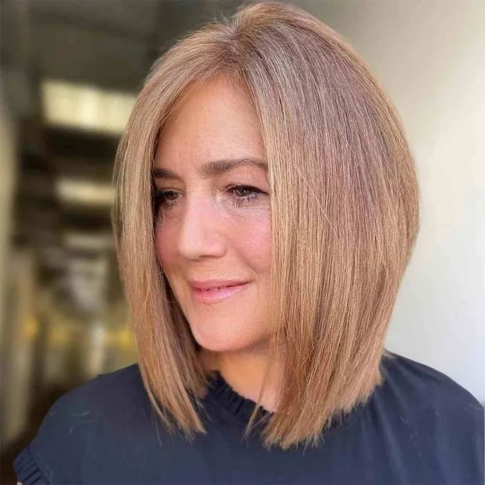 Collarbone Long Bob With Honey Blonde Highlights — Classy Haircuts for Women over 50