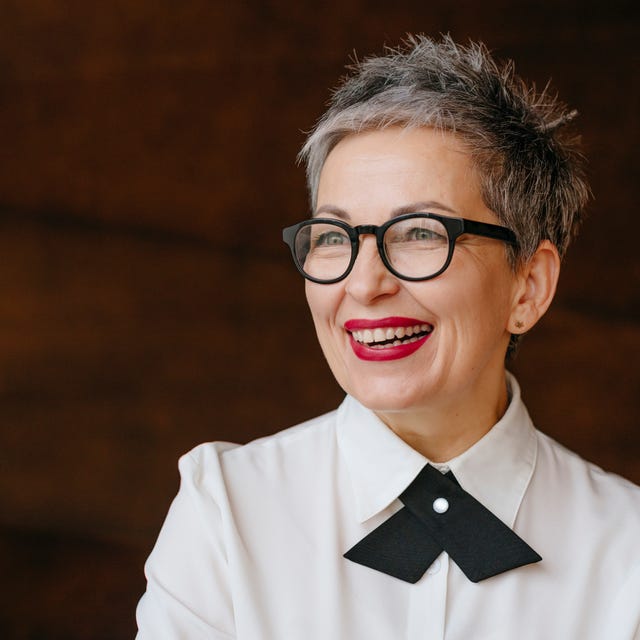 Spiky Grey Textured Hair With Side Fringe — Classy Hairstyles for Women over 50