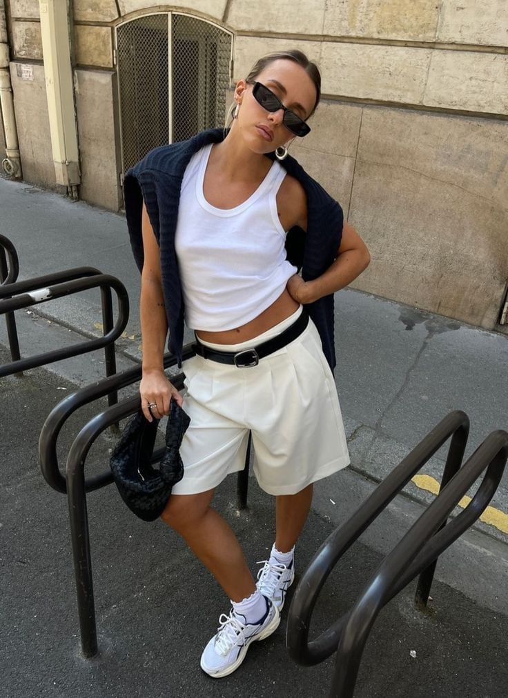 Oversized Pleated Shorts with a Draped Sweater for a Chic Look Oversized Pleated Shorts with a Draped Sweater for a Chic Look — Classy High School Outfits